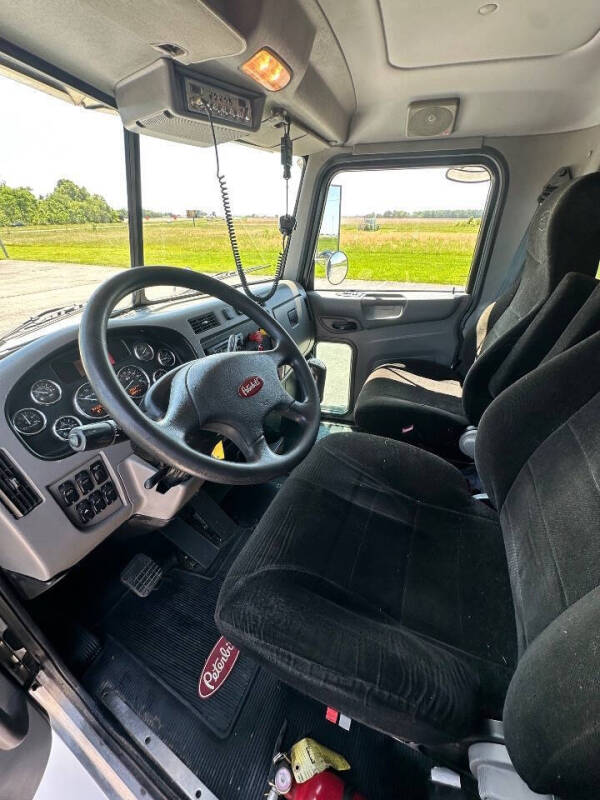 2013 Peterbilt 337