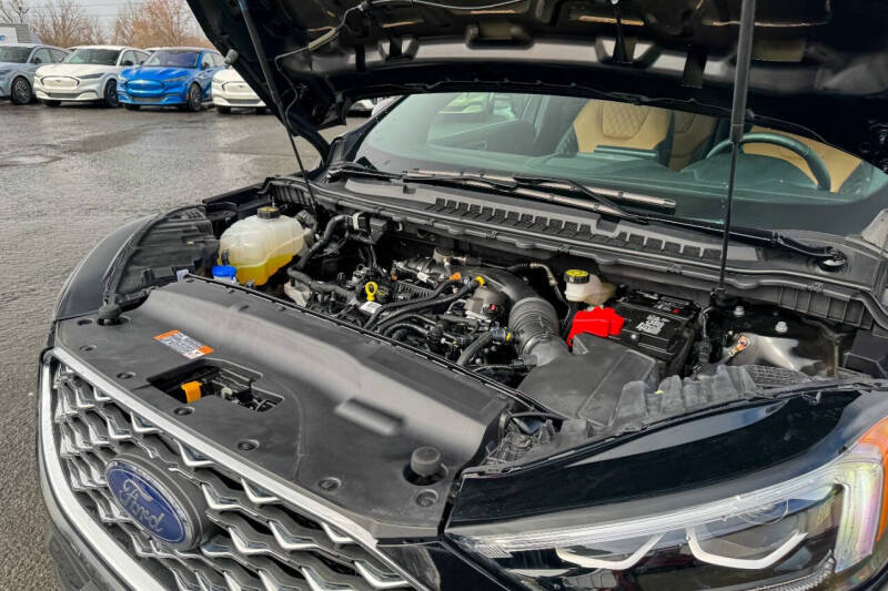 2024 Ford Edge Titanium