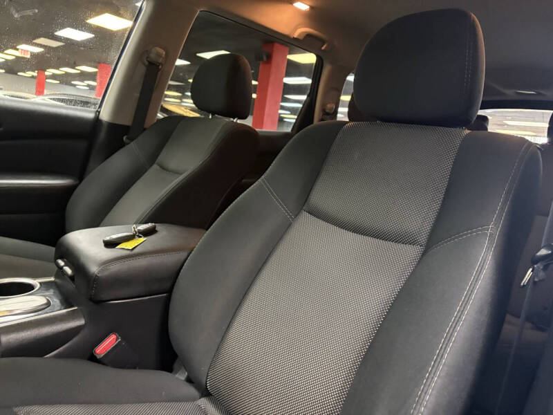 2020 Nissan Pathfinder SV