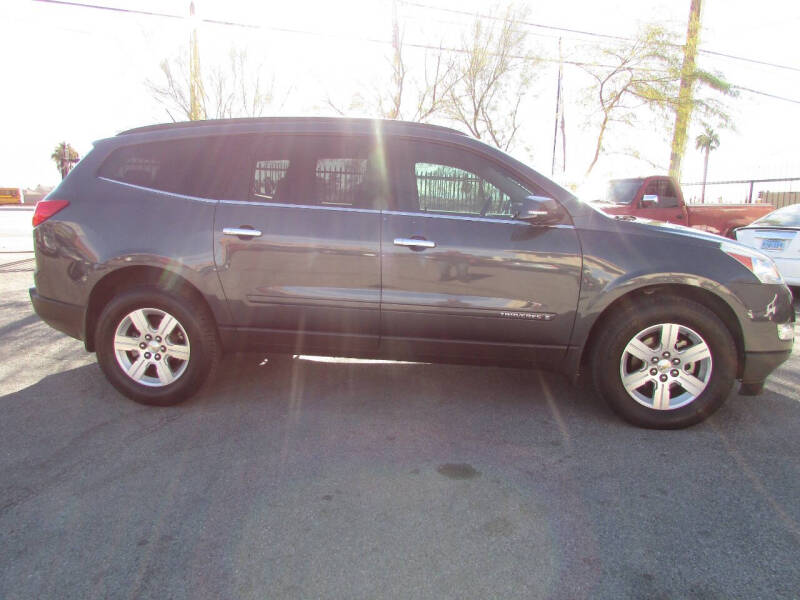 2009 Chevrolet Traverse 1LT photo 3