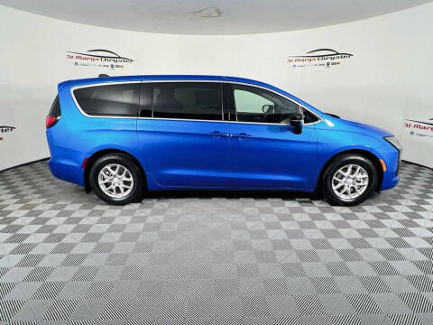 2027 Chrysler Pacifica Select