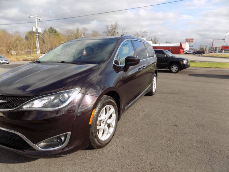 2017 Chrysler Pacifica Touring-L Plus