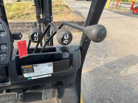 2019 Yale GLP030V