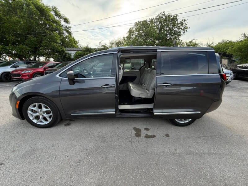 2017 Chrysler Pacifica Touring-L Plus