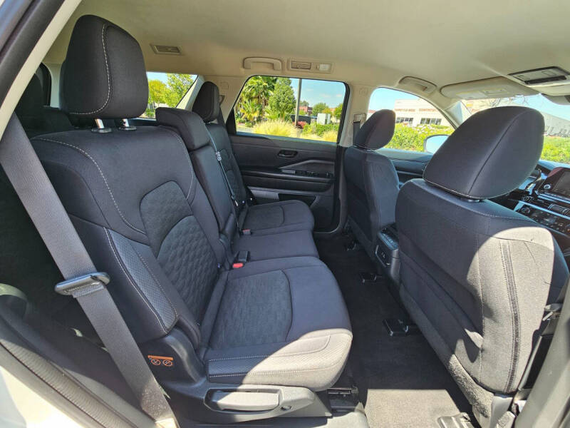 2024 Nissan Pathfinder SV