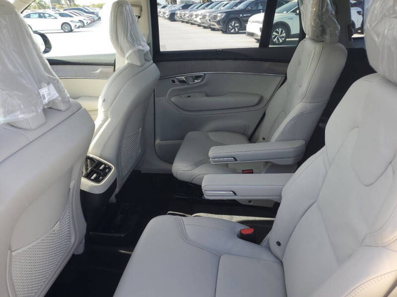 2025 Volvo XC90 B6 Ultra Bright Theme 6P