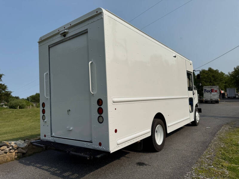2020 Freightliner MT45 Chassis