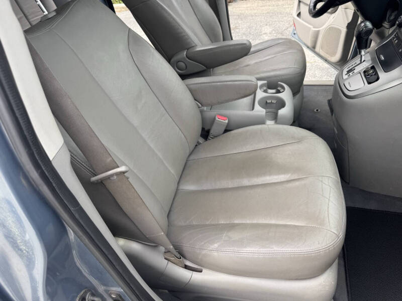 2008 Hyundai Entourage GLS