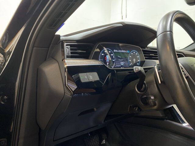 2022 Audi e-tron quattro Premium