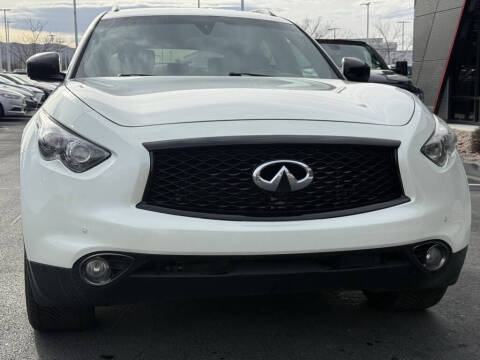 2017 Infiniti QX70