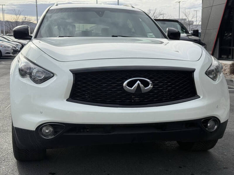 2017 Infiniti QX70