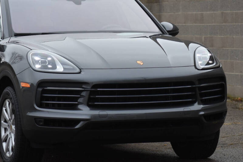 2023 Porsche Cayenne null photo 7