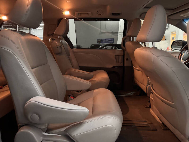 2020 Toyota Sienna XLE 8-Passenger