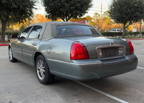2005 Lincoln Town Car Signature