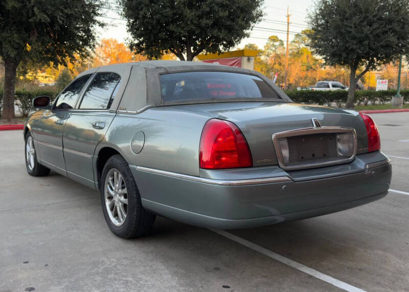 2005 Lincoln Town Car Signature