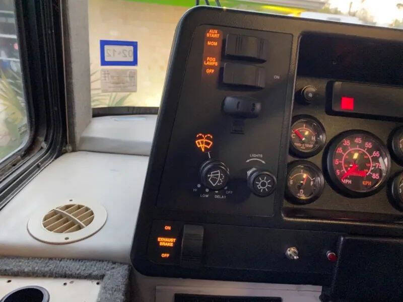 2000 Freightliner XC Chassis