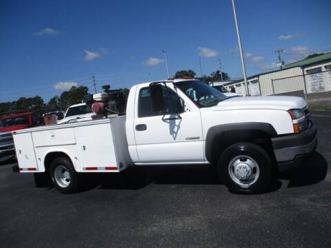 2005 Chevrolet Silverado 3500 for sale at GOWEN WHOLESALE AUTO in Lawrenceburg TN