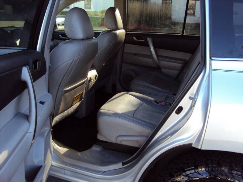 2013 Toyota Highlander Base photo 6