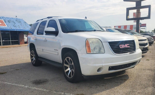 2013 GMC Yukon for sale at DURANGO AUTO CENTER LLC in Tulsa, OK