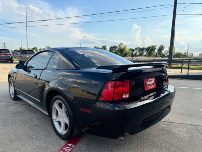 2004 Ford Mustang GT Deluxe