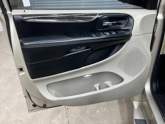 2014 Chrysler Town and Country Touring