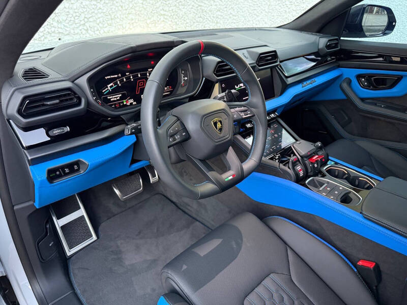 2025 Lamborghini Urus SE