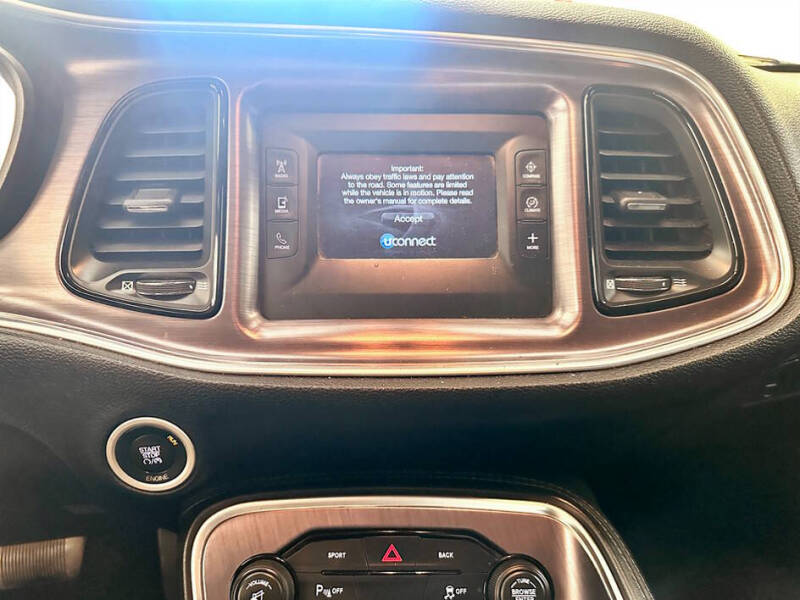 2015 Dodge Challenger SXT