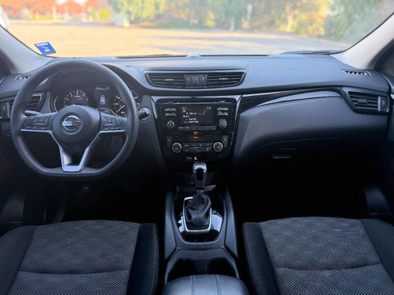 2017 Nissan Rogue Sport SV