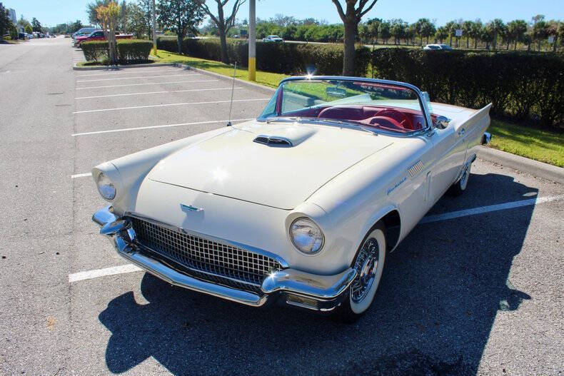 1957 Ford Thunderbird