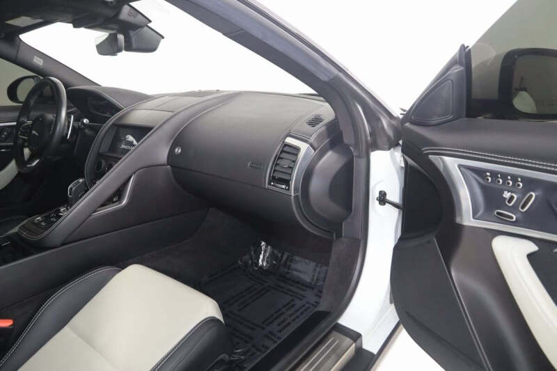 2021 Jaguar F-TYPE R