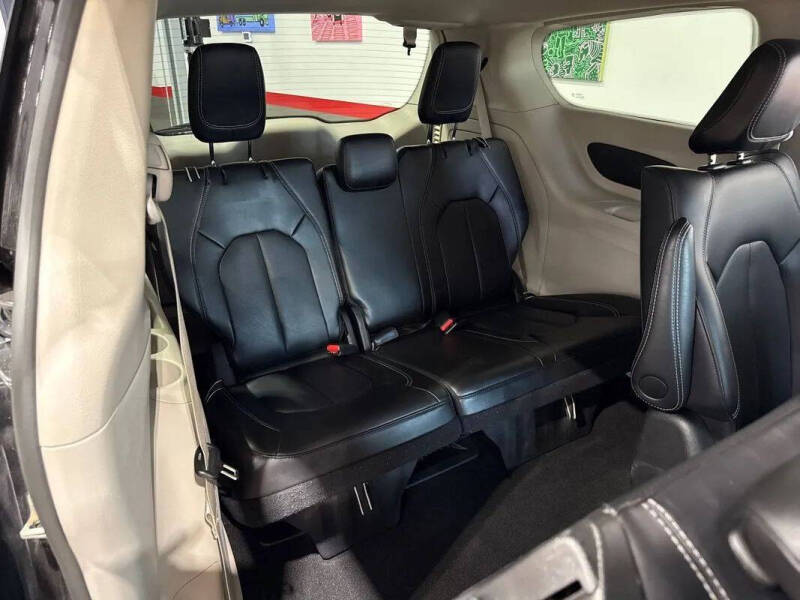 2024 Chrysler Pacifica Plug-In Hybrid Select