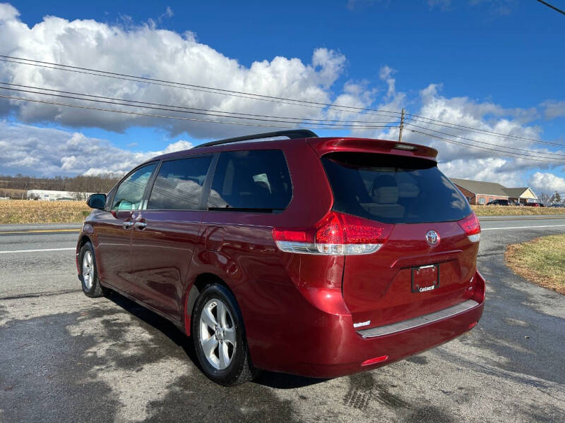 2013 Toyota Sienna LE 7-Passenger Auto Access Seat
