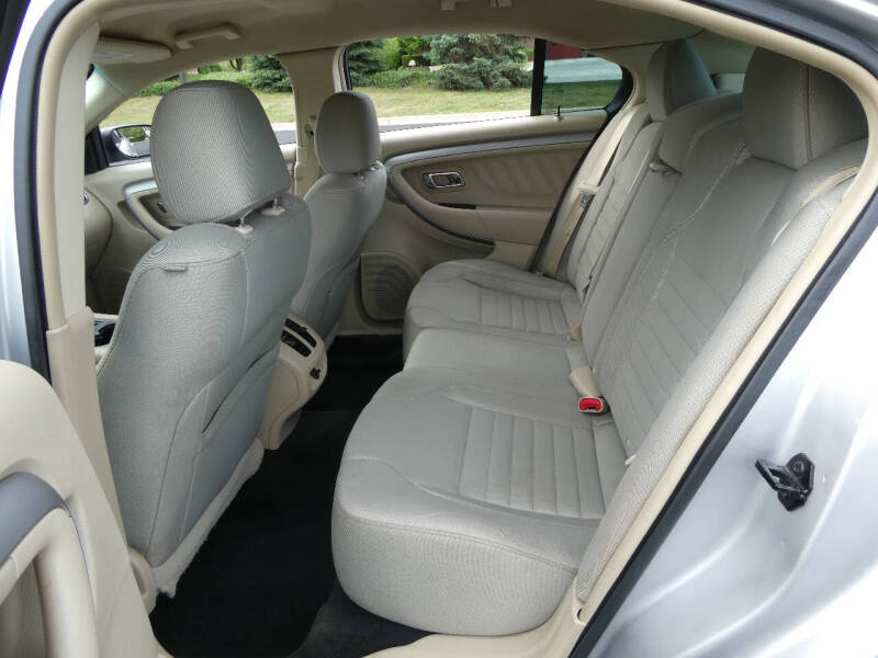 2017 Ford Taurus SE