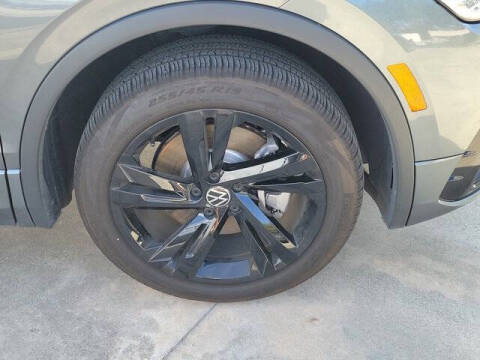 2023 Volkswagen Tiguan SE R-Line Black