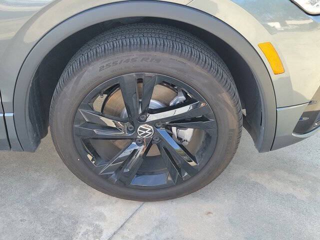 2023 Volkswagen Tiguan SE R-Line Black