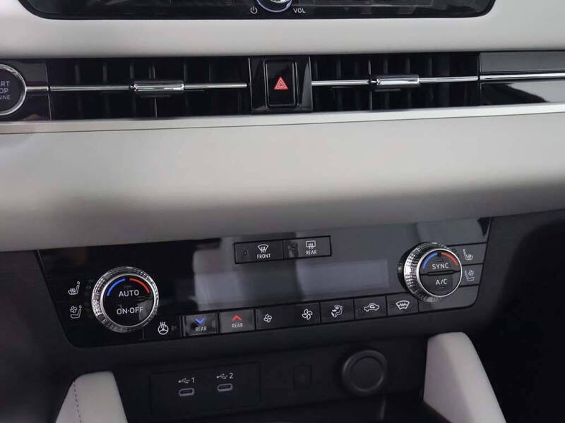 2025 Mitsubishi Outlander SEL Platinum Edition