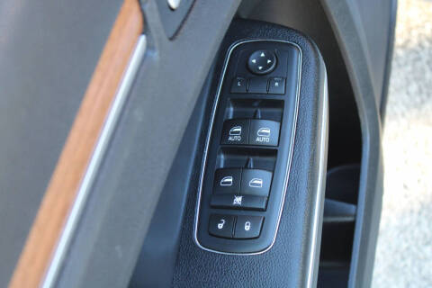 2017 Chrysler 300 C Platinum