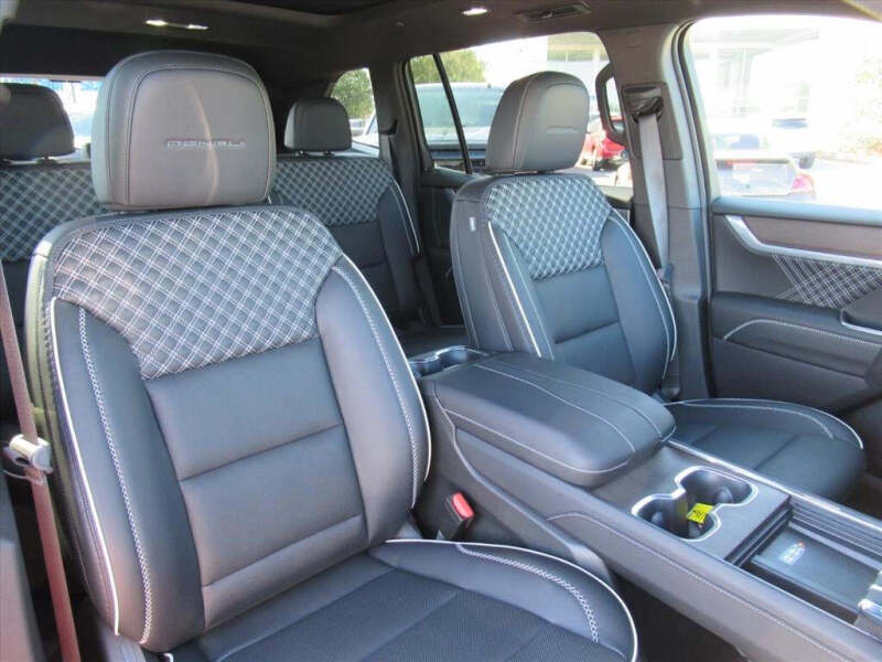 2024 GMC Acadia Denali