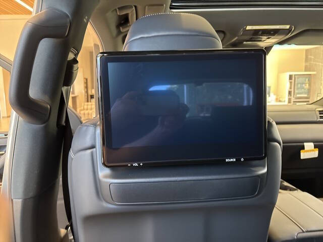 2025 Lexus LX 700h Luxury