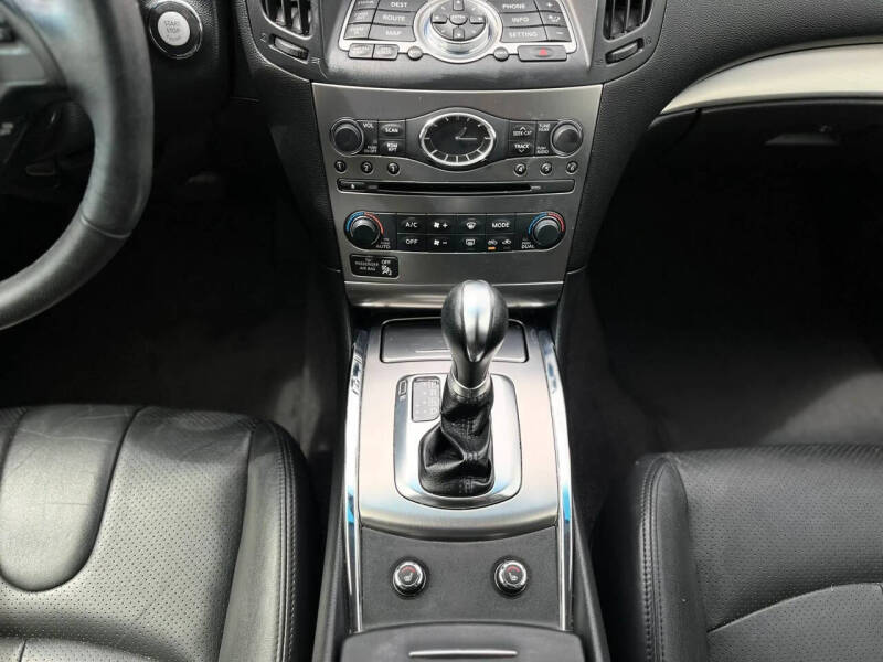 2015 Infiniti Q40