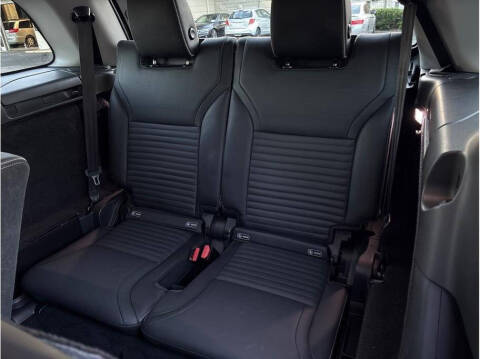 2017 Land Rover Discovery First Edition