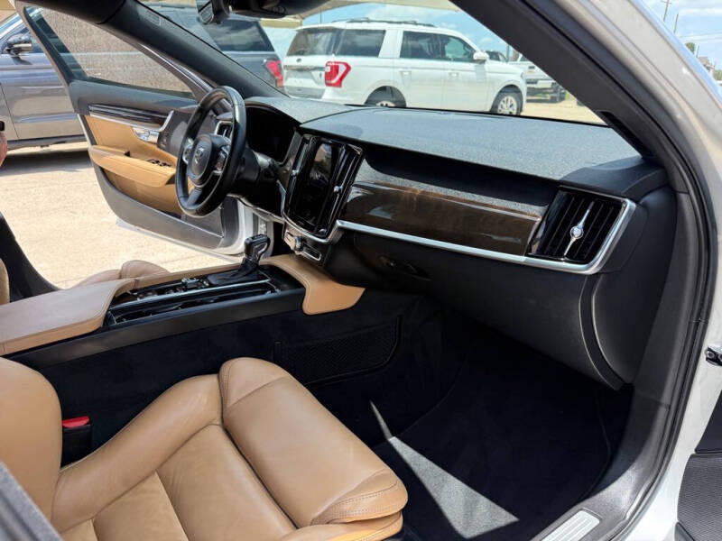 2017 Volvo S90 T6 Momentum