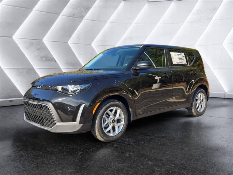 2025 Kia Soul LX's photo