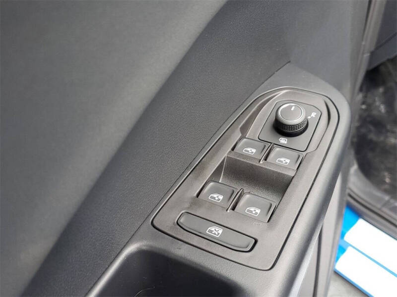 2025 Volkswagen Taos SE Black 4Motion