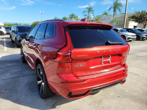 2022 Volvo XC60 B5 R-Design