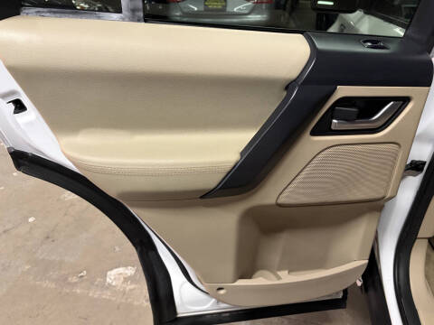 2012 Land Rover LR2 HSE LUX