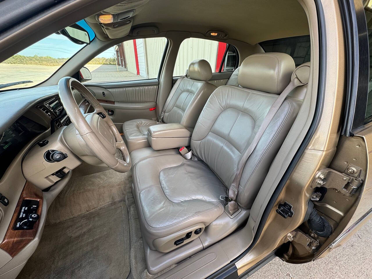 2000 Buick Park Avenue for sale at Carnival Car Company in Victoria, TX