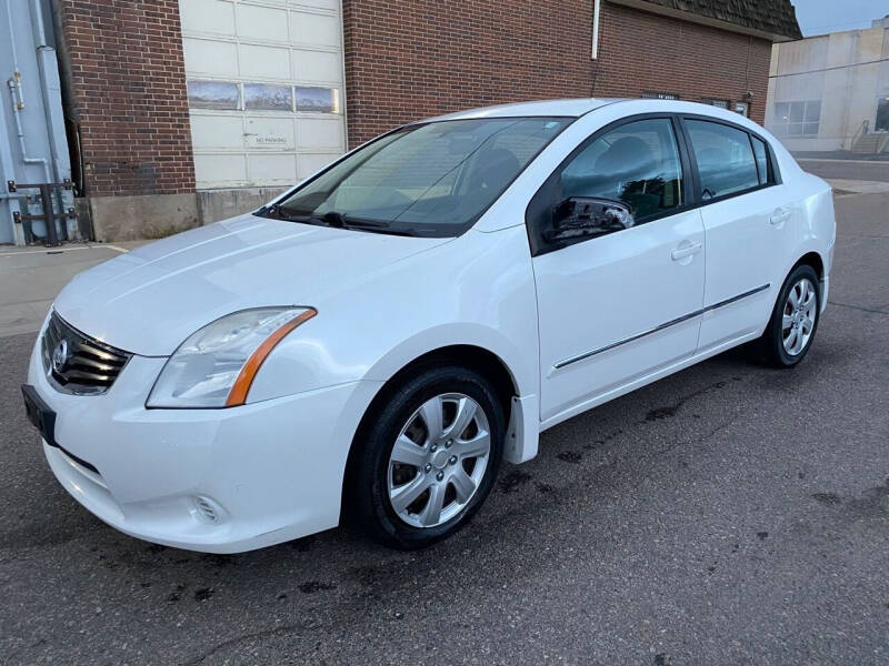 white nissan sentra 2010