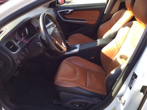 2015 Volvo V60 Cross Country T5