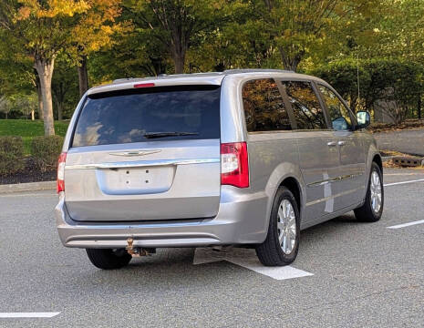 2013 Chrysler Town and Country Touring